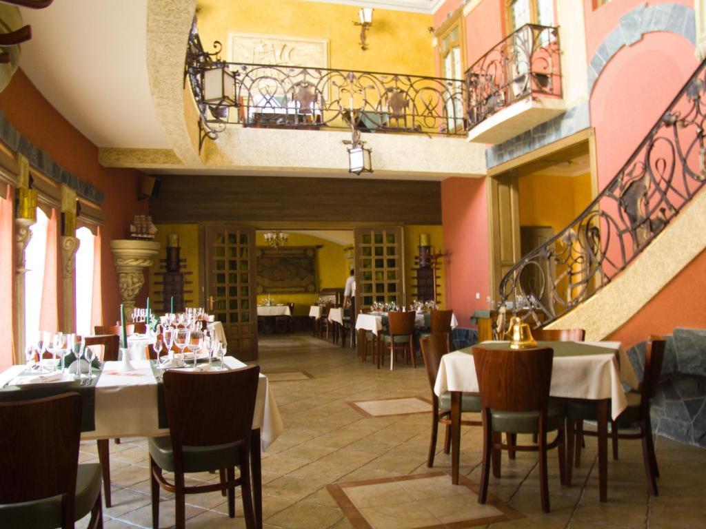 Letuchiy Gollandets Hotel Oezjhorod Buitenkant foto