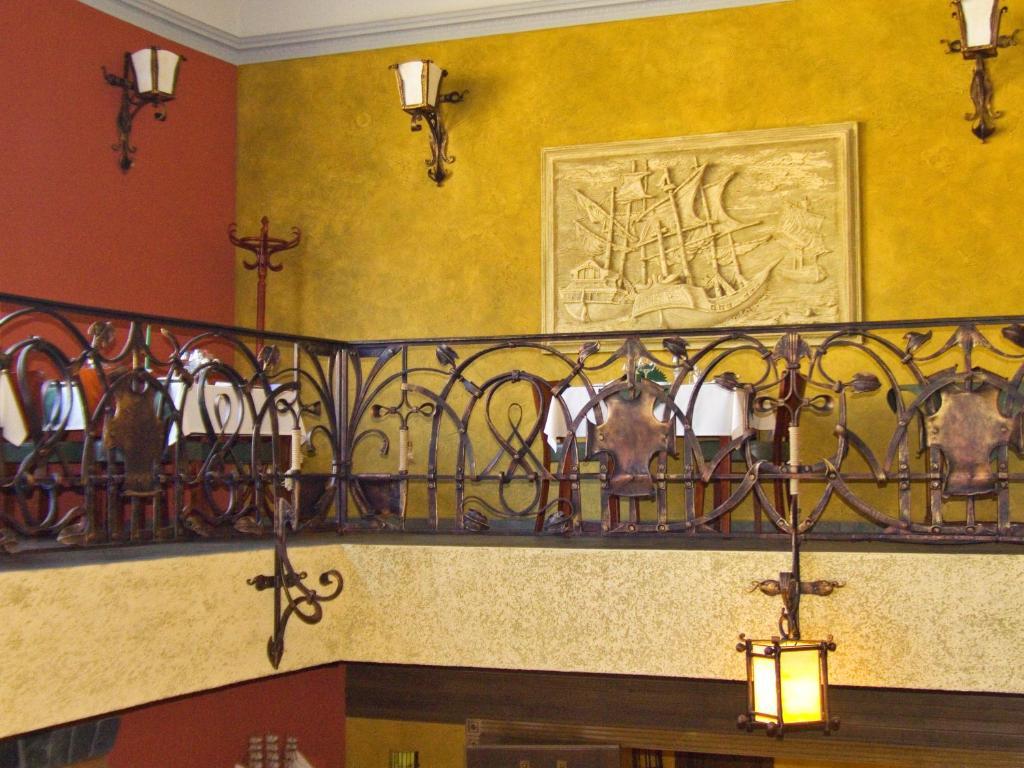 Letuchiy Gollandets Hotel Oezjhorod Buitenkant foto