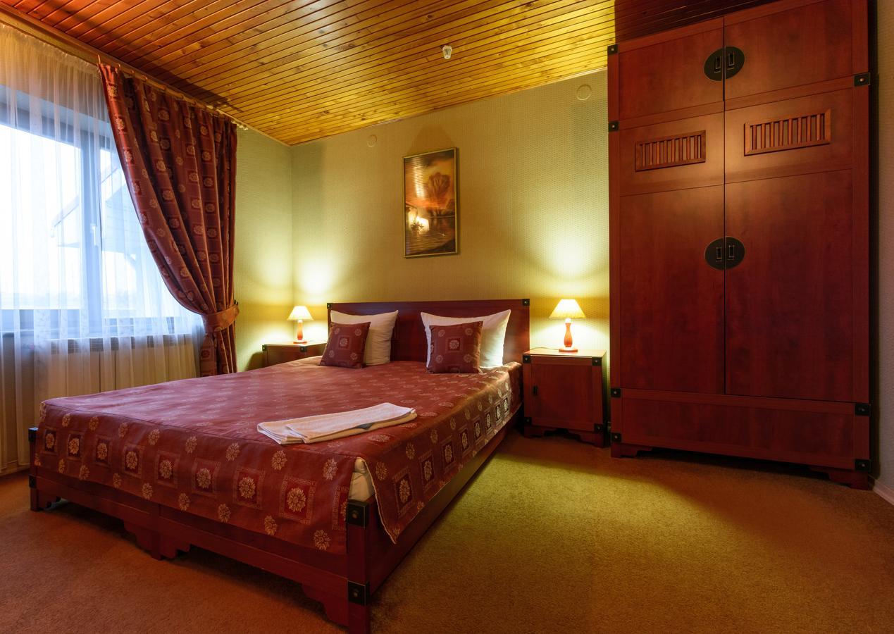 Letuchiy Gollandets Hotel Oezjhorod Buitenkant foto