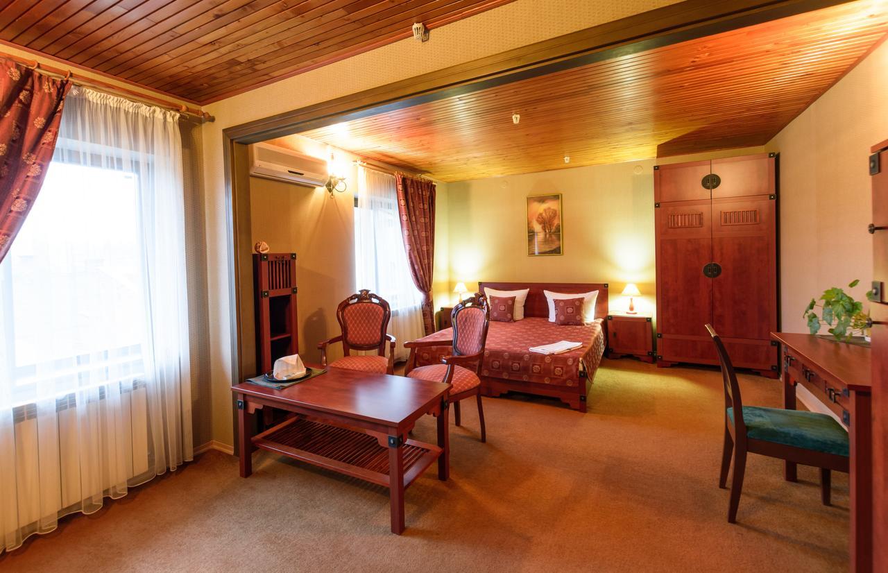Letuchiy Gollandets Hotel Oezjhorod Buitenkant foto