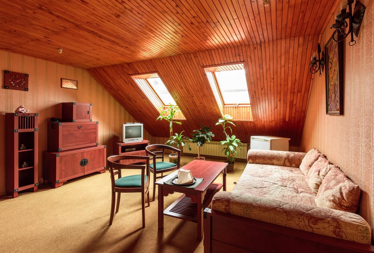 Letuchiy Gollandets Hotel Oezjhorod Buitenkant foto
