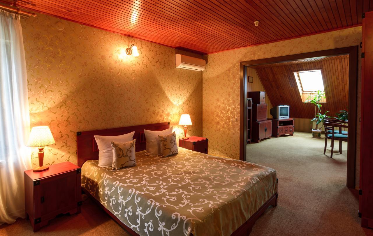 Letuchiy Gollandets Hotel Oezjhorod Buitenkant foto