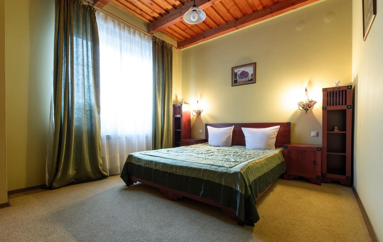 Letuchiy Gollandets Hotel Oezjhorod Buitenkant foto