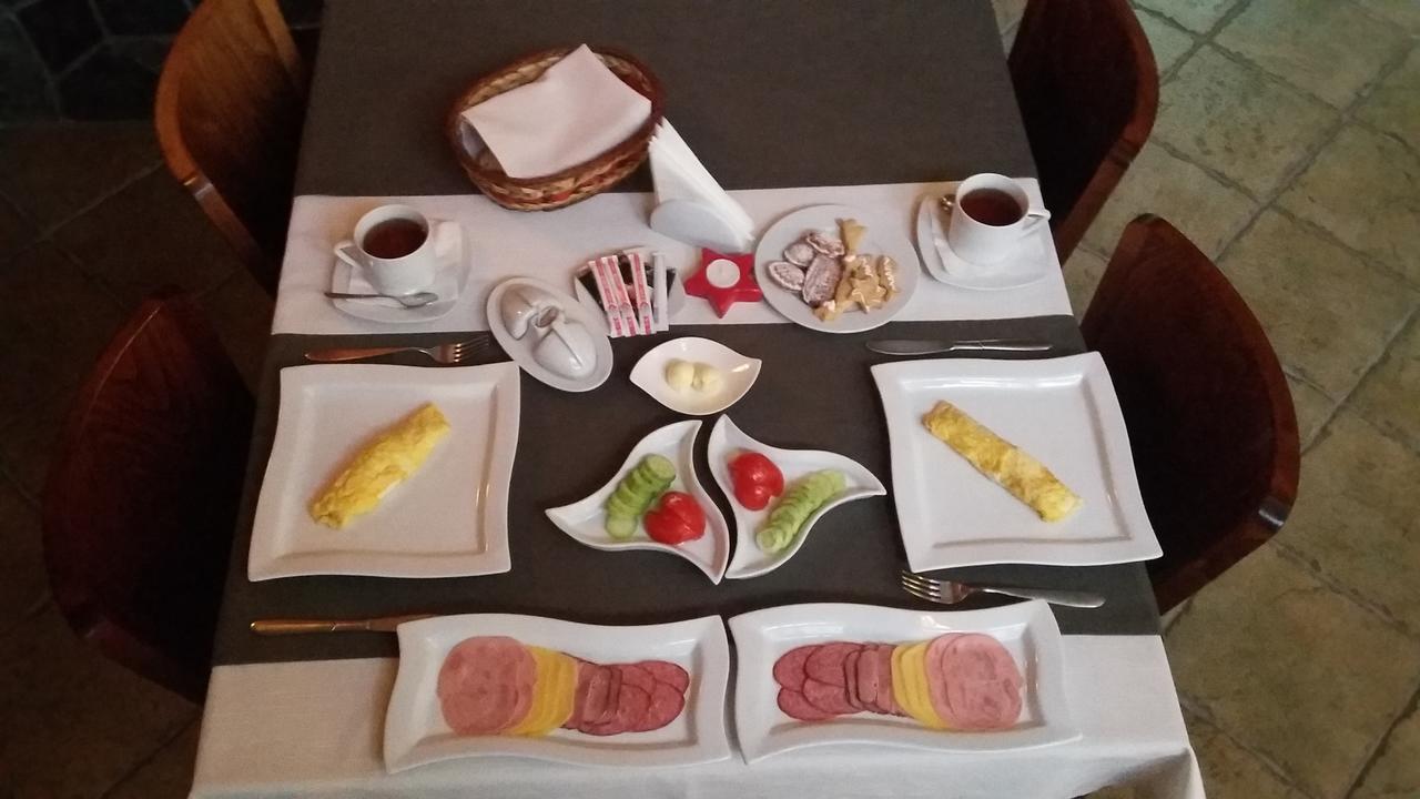 Letuchiy Gollandets Hotel Oezjhorod Buitenkant foto