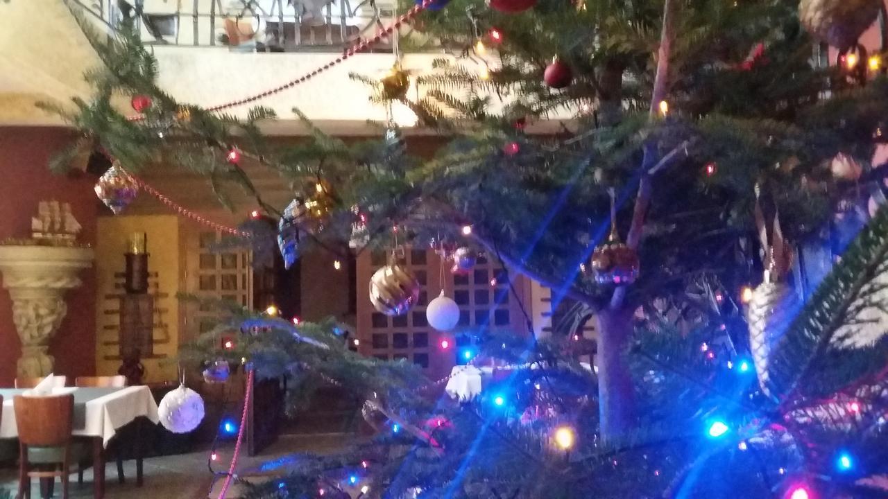 Letuchiy Gollandets Hotel Oezjhorod Buitenkant foto