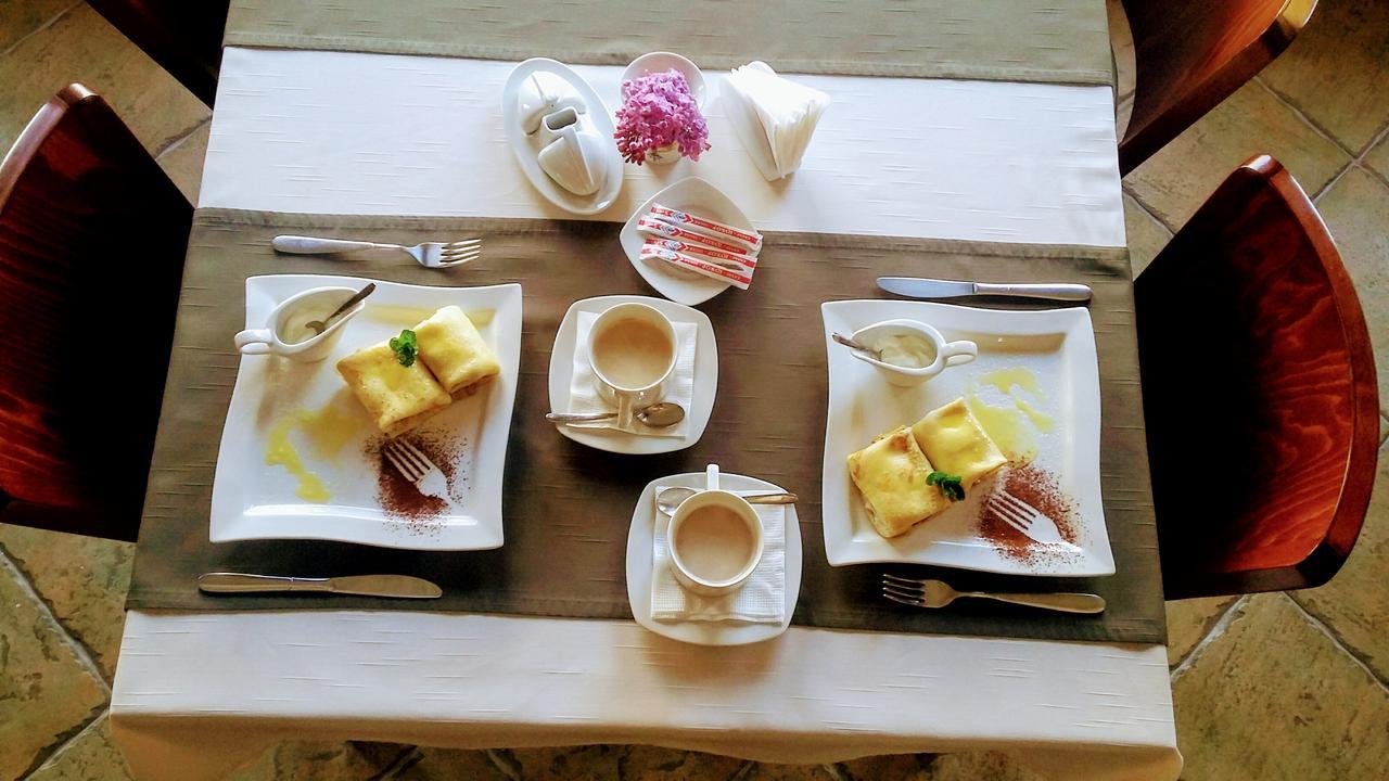 Letuchiy Gollandets Hotel Oezjhorod Buitenkant foto
