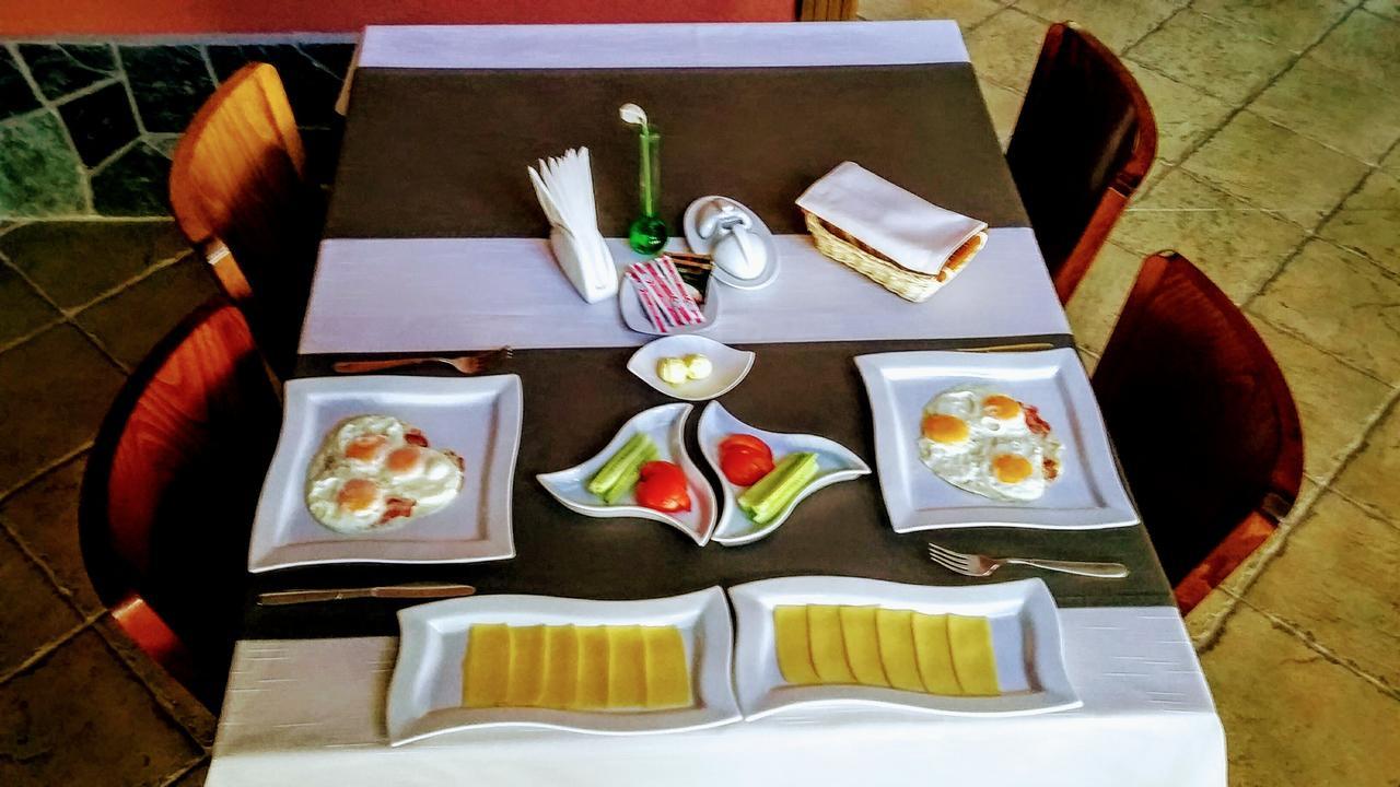 Letuchiy Gollandets Hotel Oezjhorod Buitenkant foto